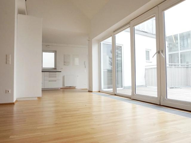 Schicke Dachwohnung mit 2 Terrassen und Traumausblick Nähe Moritzgasse!