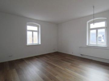 Schicke Dachgeschosswohnung mit Blick über die Stadt