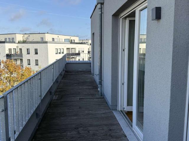 Schicke DG Wohnung mit Terrasse und EBK!