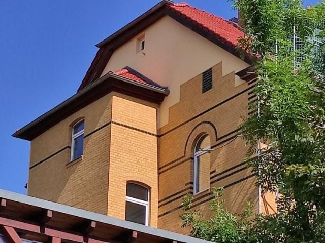 Schicke Erdgeschoßwohnung mit Balkon + Garten + Stellplatz