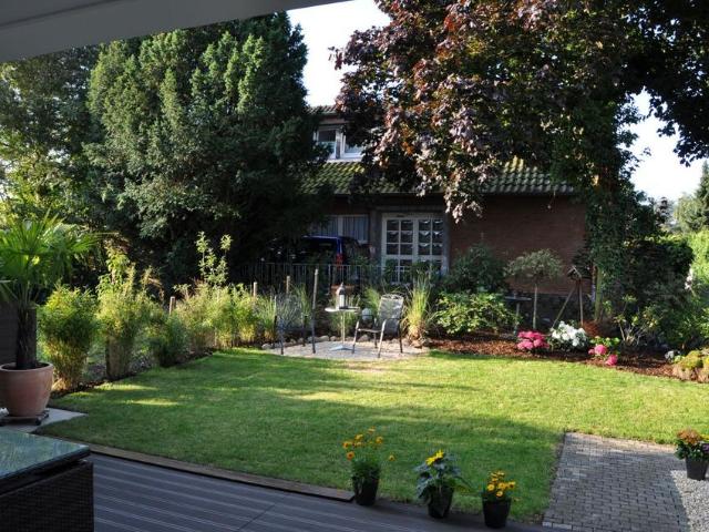 Schicke, Erdgeschoßwohnung mit Garten ohne Makler
