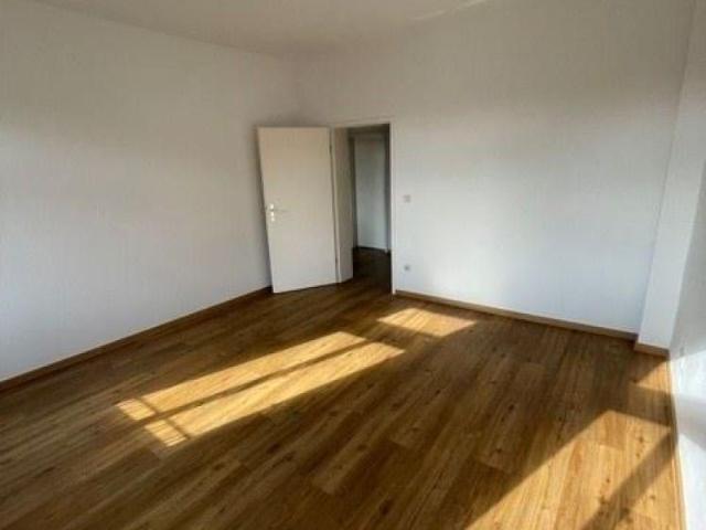 Schicke, gut geschnittene 2 R Wohnung in der Römerstraße 12 mit EBK