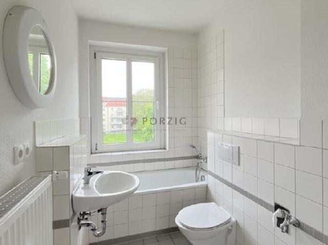 Schicke Single Wohnung mit Einbauküche und Balkon