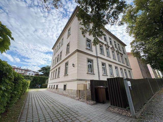 Schicke Wohnung mit Balkon, EBK in TOP Lage in Briesnitz!