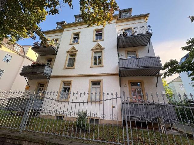 Schicke Wohnung mit Balkon! Ruhige, grüne Wohnlage in Cotta!