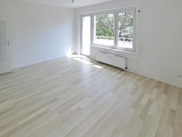 Schicke 1,5 Zimmer Wohnung mit Balkon in ruhiger Lage sucht Sie!