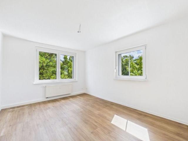 schicke 2 Raumwohnung mit Balkon und 2 Bädern!