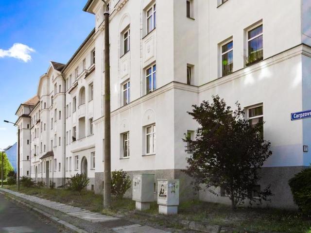 Schicke 2 Zimmer Wohnung mit Balkon und großer Küche