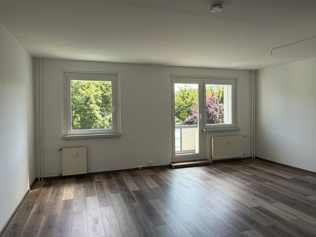 Schicke 2 Zimmer Wohnung mit Balkon und Wannenbad!
