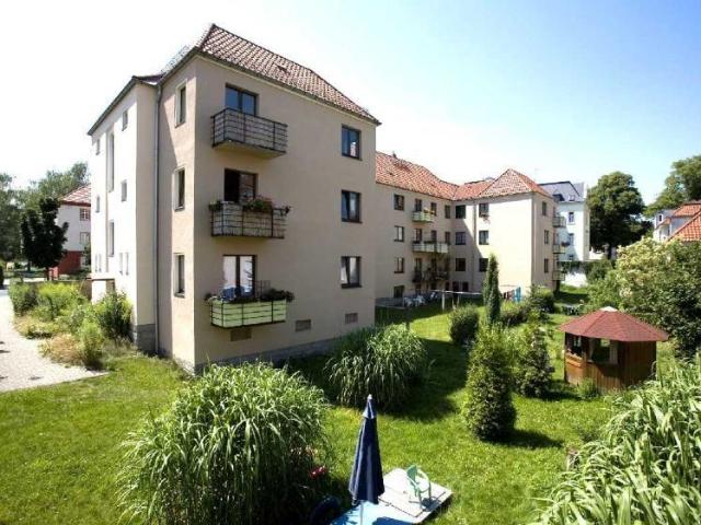 Schicke 2 Zimmer Wohnung mit separater Küche und grünem Hinterhof