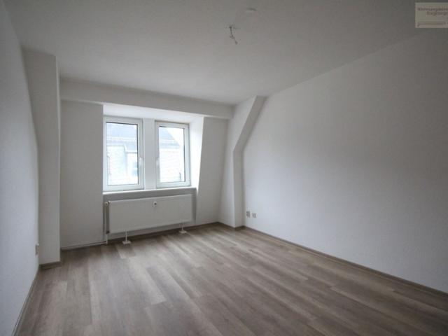 Schicke 3 Raum Dachgeschoss Wohnung in Aue