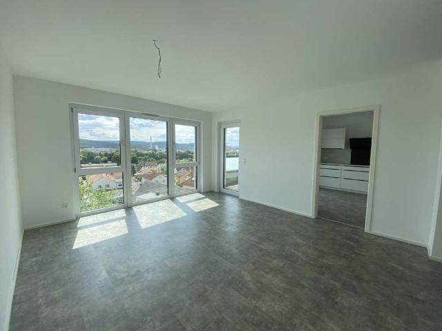 Schicke 3 Zi. Wohnung mit Einbauküche, Balkon und Terrasse!