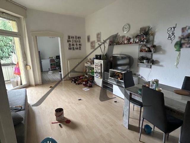 schicke 3 Zimmer Altbauwohnung mit Balkon im Erdgeschoss