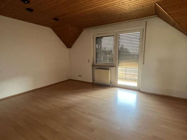 Schicke 3 Zimmer Eigentumswohnung im 6 Fam.haus in ruhiger Lage,bereits frei! Günstiger Kaufpreis!
