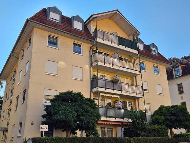 Schicke 3 Zimmer Wohnung im Dachgeschoss mit Balkon