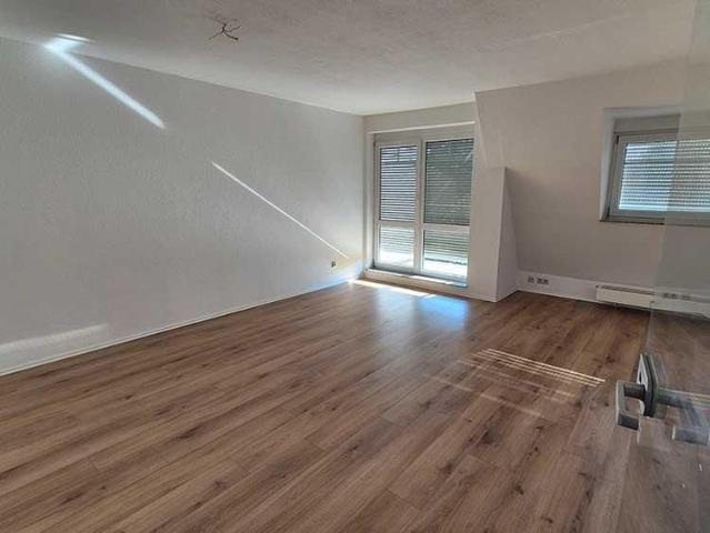 Schicke 3 Zimmer Wohnung im Dachgeschoss mit Balkon