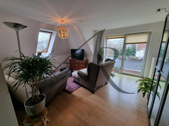 Schicke 3 Zimmer Wohnung mit Balkon im Villenviertel