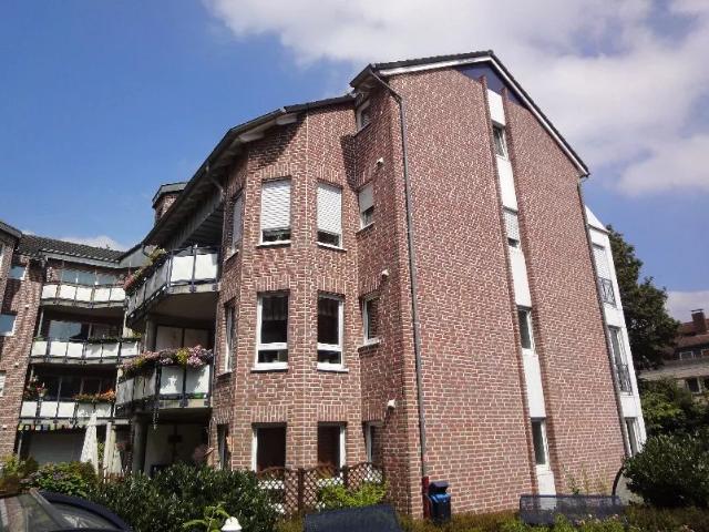 Schicke 3 Zimmer Wohnung mit Balkon nahe der Straßenbahnstation der Linie 4 nach Köln!