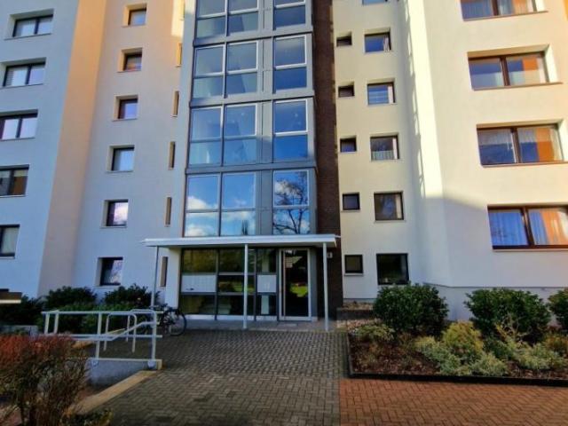 Schicke 4 Zimmer Wohnung mit Loggia in zentraler Lage