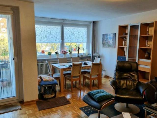 Schicke 4 Zimmer Wohnung mit Loggia in zentraler Lage