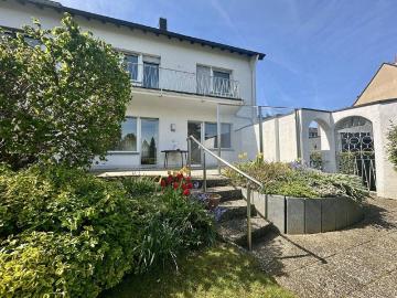 schickes und modernes Einfamilienhaus in 52351Düren Stadt