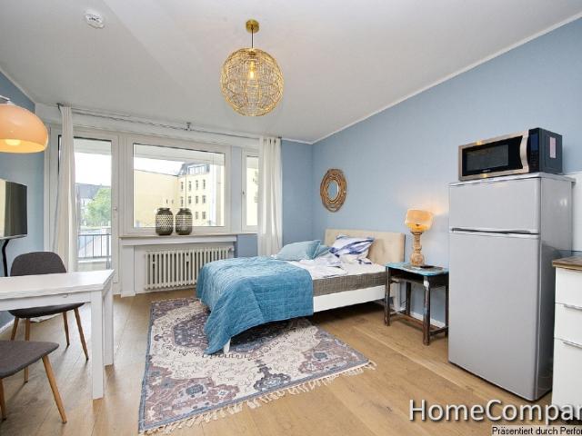 Schickes Apartment mit Balkon, Aufzug, kompletter Ausstattung und Internetzugang in Düsseldorf Derendorf