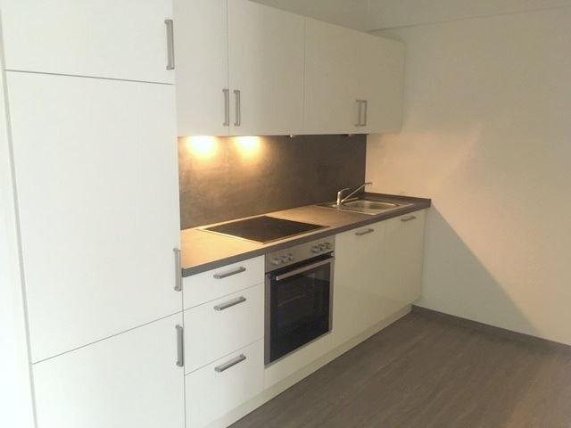 Schickes Ein Raum Apartment mit Küche