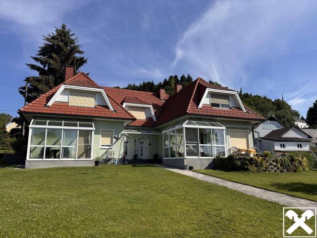 Schickes Haus mit zwei Wohneinheiten zentrale Lage Feldkirchen