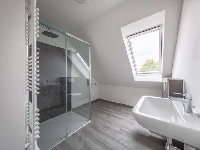 SCHICKes & HELLes DACHgeschoss_PIFFiger Grundriss_Tageslichtbad_Gäste WC_HBF 7 Min