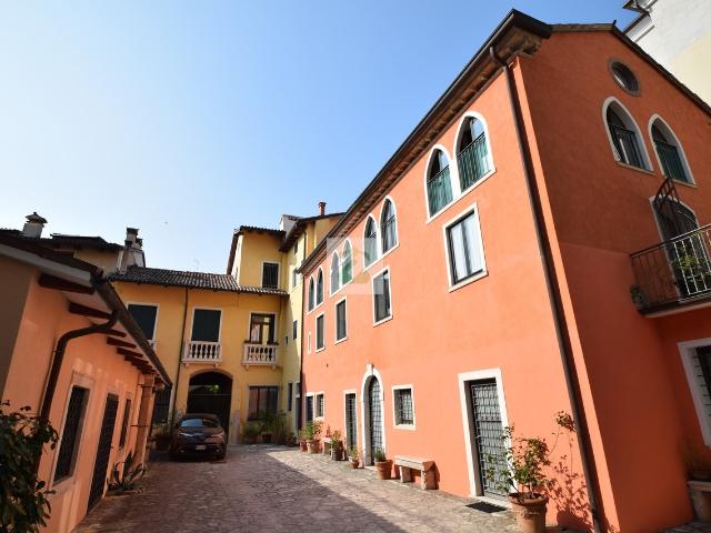 Schio ZONA CENTRO AFFITTASI APPARTAMENTO COMPLETAMENTE ARREDATO