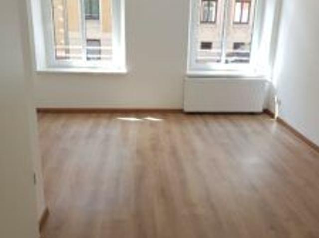 Schillerstr. 8, Wohnung 1 ~~~ Balkon, Maisonette, Tageslichtbad mit Wanne und Dusche, Abstellraum, Gäste WC
