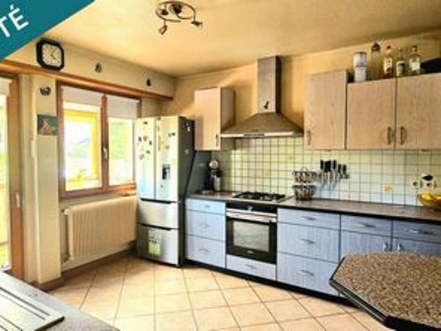 Trop tard ! SOUS OFFRE – Maison familiale avec atelier de 65 m², terrain et vue montagnes