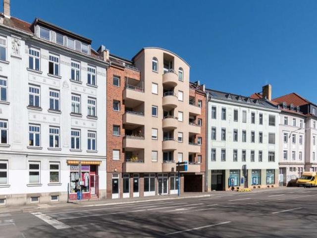 SCHLEUSSIG PUR | Vermietete 3 Raum Wohnung mit 2 Loggien, Gäste WC & TG Stellplatz in Parknähe