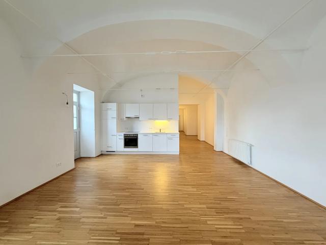 SCHLOSS NEUSIEDL – STILVOLLE 4 ZIMMER RESIDENZ MIT 113 M² IM HISTORISCHEN SCHLOSSAMBIENTE