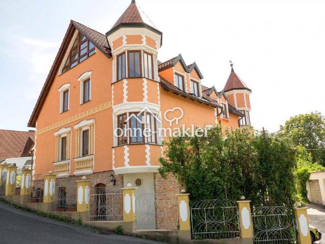 Schlossartiges MFH/Mehrgenerationenhaus, gehoben und attraktive Rendite