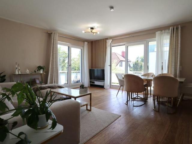 Schlüsselfertig & modern: Vollständig möblierte 4 Zimmer Wohnung mit Balkon in Norderstedt