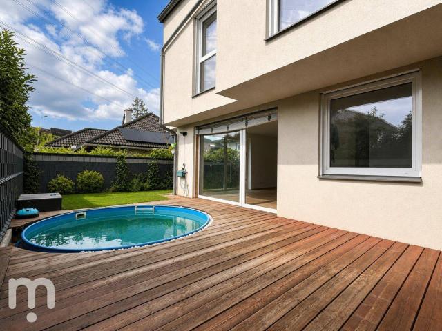 Schlüsselfertiges Endreihenhaus mit Pool, Sauna & Dachterrasse – modernes Wohnen in Bestlage