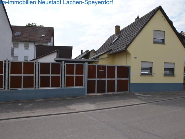 Schmuckes, saniertes Einfamilienhaus in guter Lage