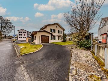 Schmuckes Zuhause mit schönem Garten