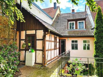 SCHMUCKSTÜCK AM SALZMARKT* Modernes, helles Stadthaus mit Garten und Nebengebäude sucht neuen Eigentümer