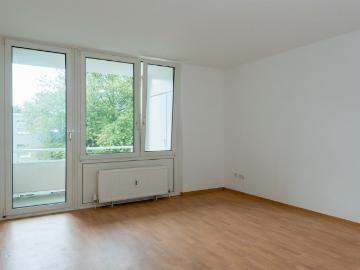 SCHMUCKSTÜCK ZUM VERLIEBEN * ren. 2 Zimmer Wohnung m. Balkon
