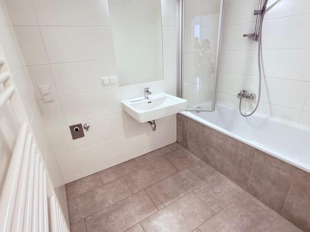 Schneebergblick! 3 Zimmer DG Wohnung mit MEGA WEST TERRASSE 23m² nahe Akademiepark