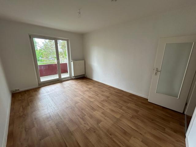 Schnell sein! Helle 3 Zimmer Wohnung mit Balkon im Erdgeschoss!