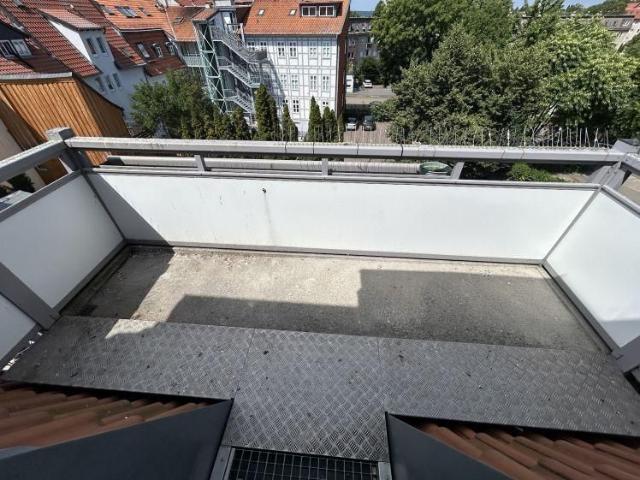 Schnell sein! Helle 2 Zimmer Wohnung mit zwei Balkonen!