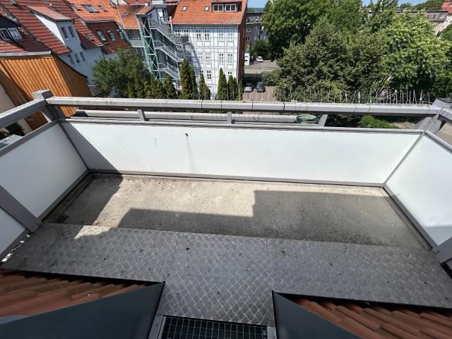 Schnell sein! Helle 2 Zimmer Wohnung mit zwei Balkonen!