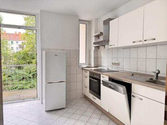 SCHNELL SEIN! SCHÖNE 2 RAUMWOHNUNG mit BALKON und EINBAUKÜCHE!