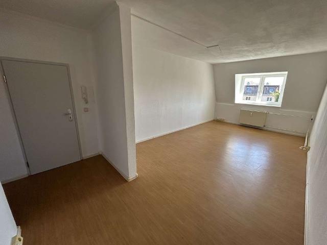 Schnell sein und Geld sparen! 3 Zimmer Wohnung im Dachgeschoss mit Balkon!