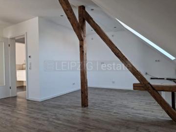 schnuckelige DG Wohnung mit Tageslichtbad und Dachbalken