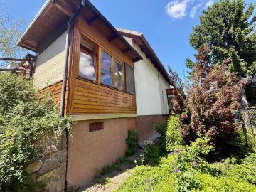SCHNUCKELIGES EINFAMILIENHAUS IN GRÜNER OASE MIT KELLER
