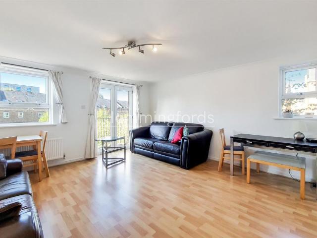 Schooner Close, Canary Wharf E14, 2 bed maisonette to rent, £2,250 pcm | PrimeLocation